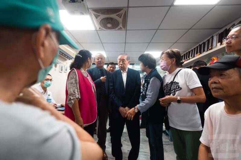 三總松山分院巡迴醫療活動獲好評  李棟樑感謝醫護團隊守護長者健康