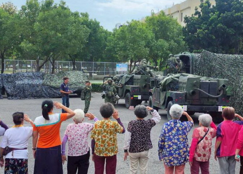 「陸勝一號」有溫情！彰化保安宮居民組千歲敬軍團 送行操演部隊