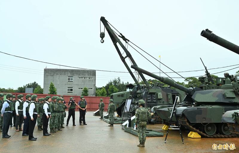 學弟來了！14輛M88A2隨M1A2T戰車報到 可拖動64噸巨獸