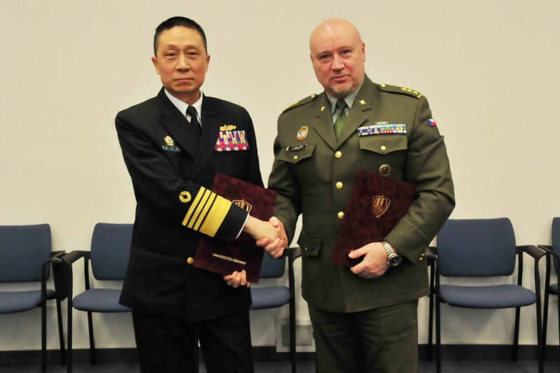 劉志斌上將月底退伍誰來接？唐華上將「動不動」要看海鯤潛艦