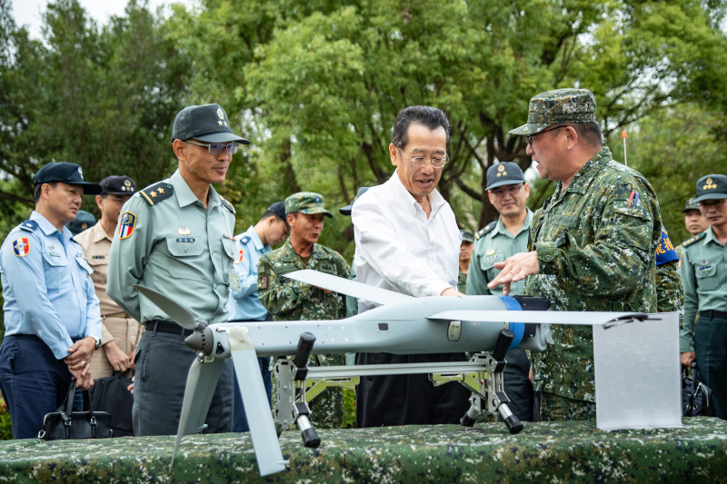 ALTIUS-600M無人機首亮相！顧立雄視導訓練彈射擊：邁出重要一步
