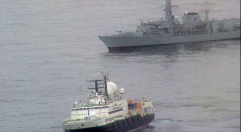 極度危險！俄間諜船「琥珀號」闖英國海域 竟用雷射照射P-8巡邏機