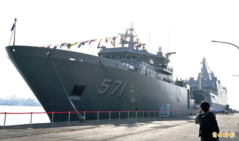 海軍大武艦內裝首度公開！ 潛水鐘、減壓艙俱全還藏無人載具