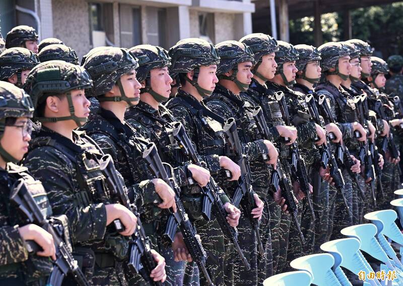 新裝增戰力、官兵有「薪」情  顧立雄12/1專報軍人薪資規劃