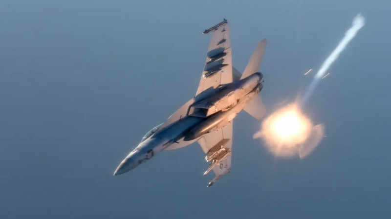 美軍爆重大誤擊！巡洋艦誤把F/A-18當胡塞飛彈打下來 飛官險死