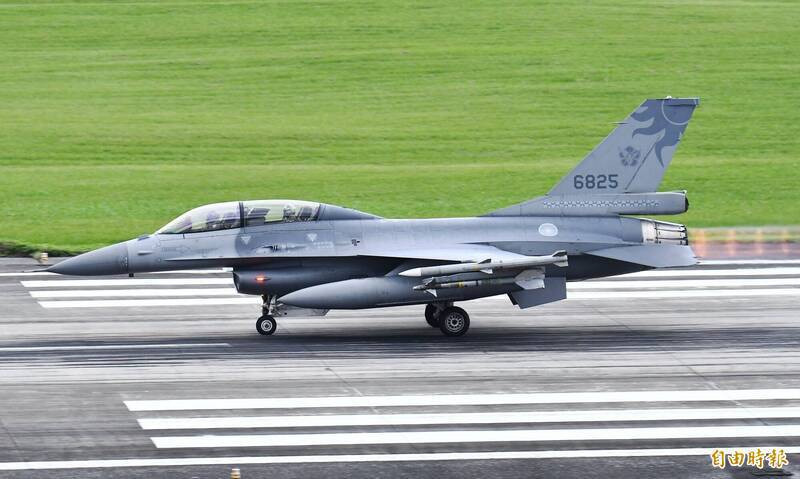 F-16飛行員空中短暫G力昏迷   空軍證實：人機安全  返場降落
