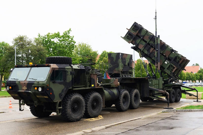 突破攔截網也不一定安全 新型愛國者飛彈發射器可從後方發射追擊