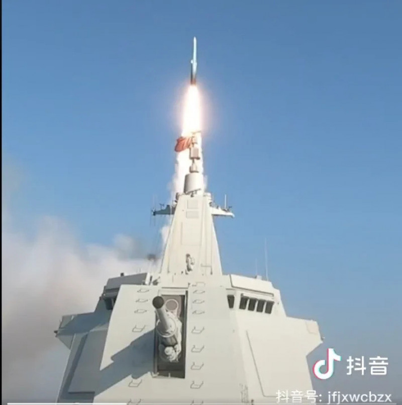 突破島鏈封鎖？中國萬噸大驅射極音速反艦飛彈 美媒：防禦難度激增