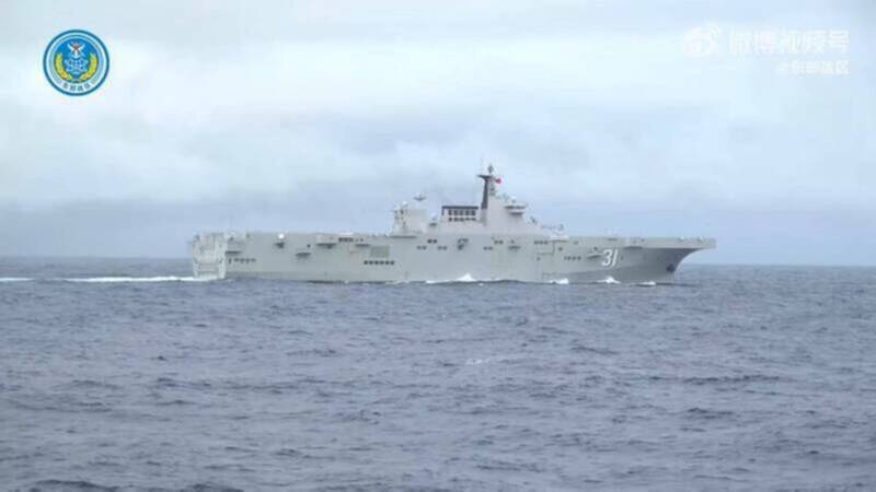中共075型兩棲攻擊艦參加軍演 林柏州：成我反艦火力延伸打擊重點