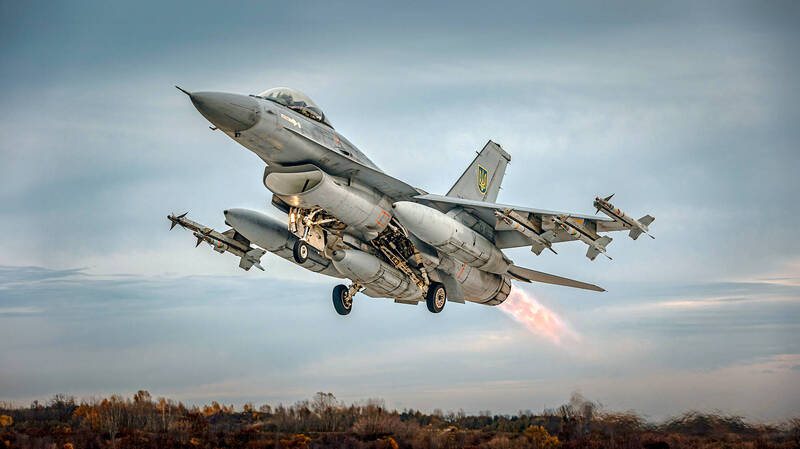 「戰隼」好飛一直飛 烏空軍稱F-16戰機已擊落近千枚巡弋飛彈、無人機