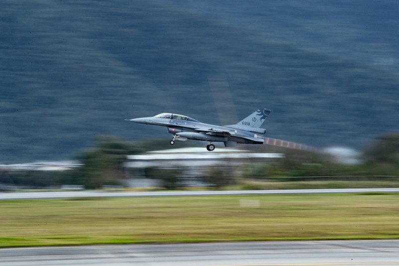 空軍F-16V戰機今完成「天安2號」特檢 復飛影像曝光！