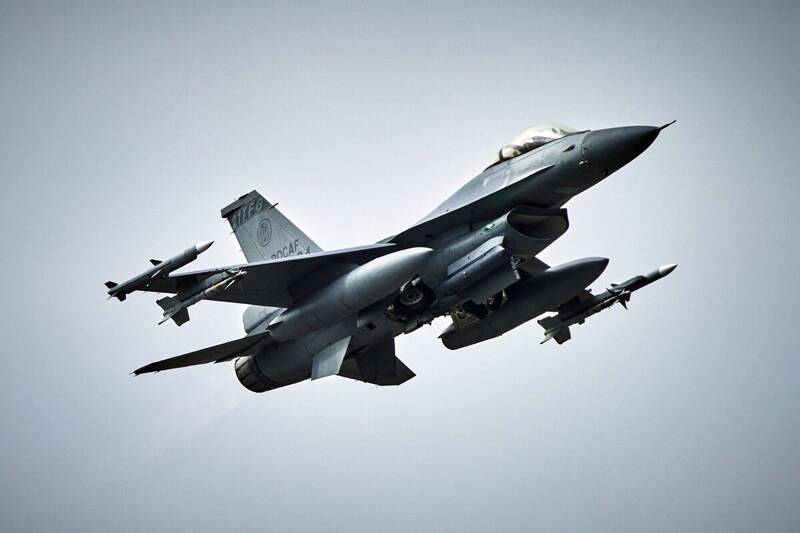 俄軍機現身阿拉斯加近海 美軍派機攔截