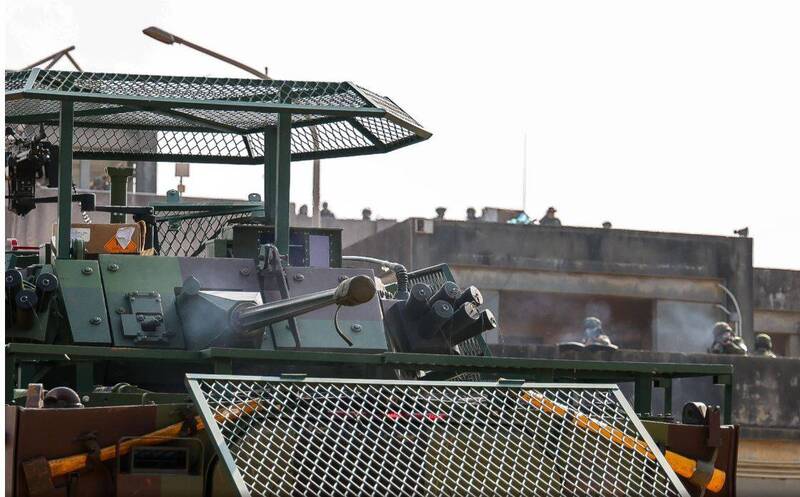 國軍戰甲車新款「防護柵欄」曝光  裝在防護力弱的「重點部位」