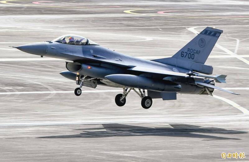 失事F-16V黑盒子撈到了！空軍證實：送美原廠判讀釐清肇因