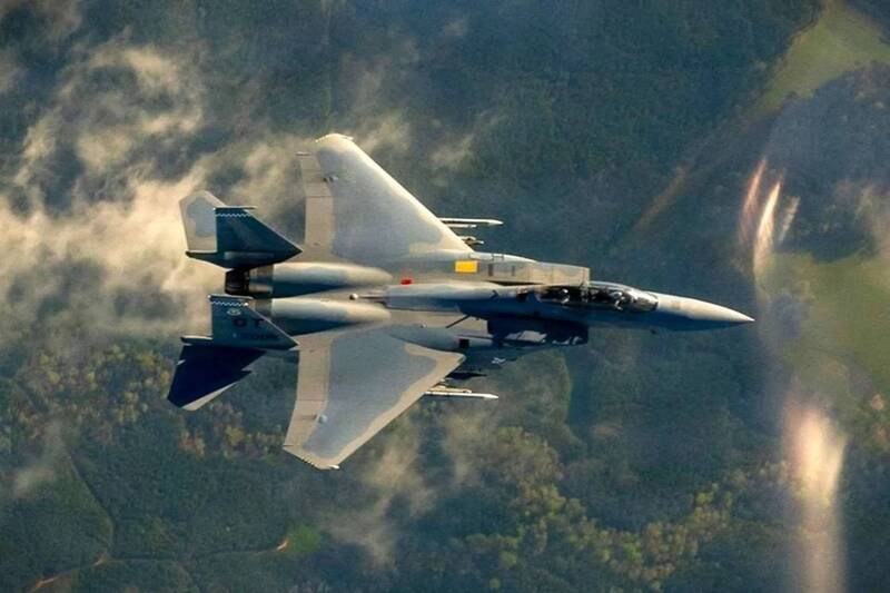 F-15EX測試「空中指揮」角色 可分享目標給編隊 並協同無人機作戰