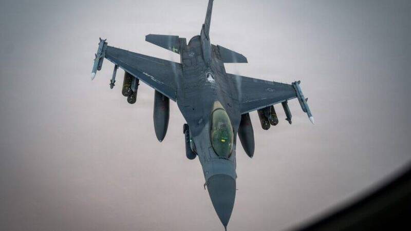 F-16從空中「灑地雷」 美軍新戰術封鎖伊朗飛彈車