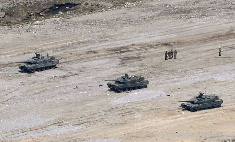 日本10式戰車罕見「砲塔內爆炸」釀3死 軍事粉專盤點5大可能原因