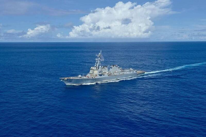 突破伊朗火網！美軍2神盾艦強渡荷姆茲海峽 阿帕契直升機火線掩護