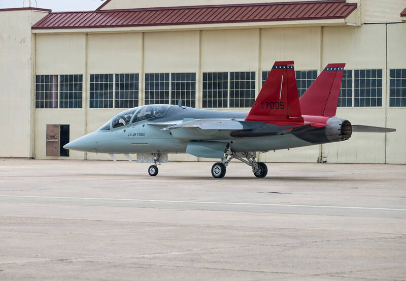 T-7A「紅鷹」教練機漸入佳境 獲美空軍小批量生產