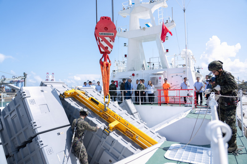 漢光42》賴清德總統登八里艦  校閱飛彈槽掛載、台北港反資敵