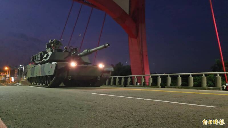 108輛M1A2T戰車成軍漢光首戰！夜間戰術機動扼守大台北要道