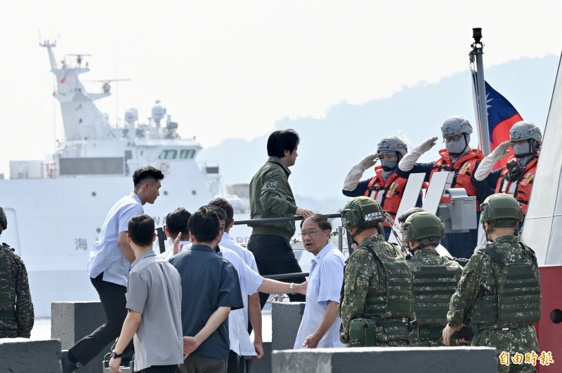 漢光42》親登光六快艇鼓舞軍心 賴清德：給國軍、海巡最大支持