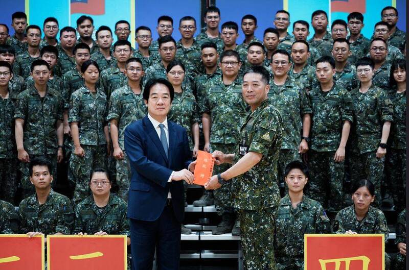 漢光點將》裝甲兵少將魏宗志獲總統肯定  私下竟是熱血重機跑山控！