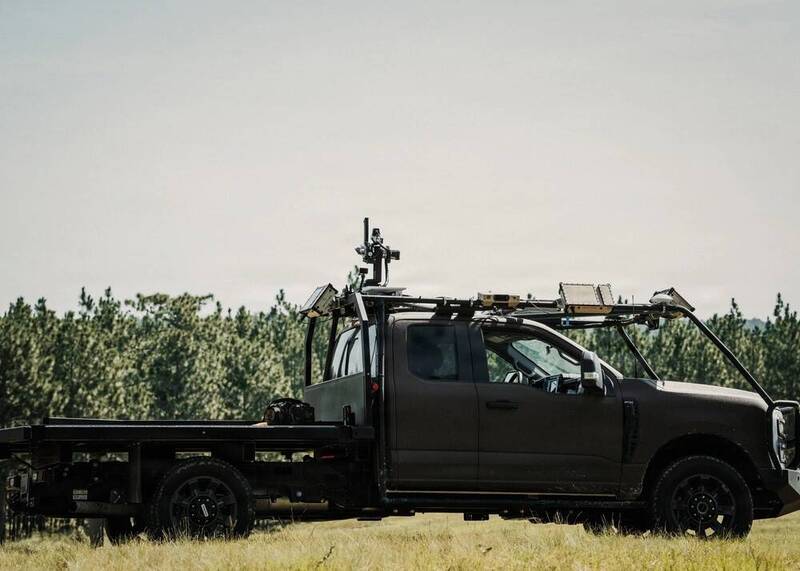 車裡完全不用人!美軍自駕皮卡竟能自己打無人機 車裡完全不用人!美軍自駕皮卡竟能自己打無人機