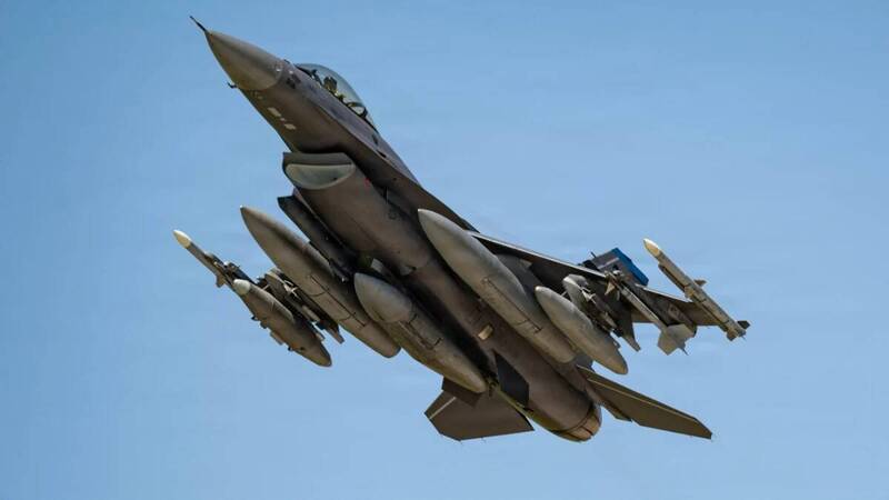 美軍F-16換新敵我識別系統！新航電竟能被動接收空中訊號