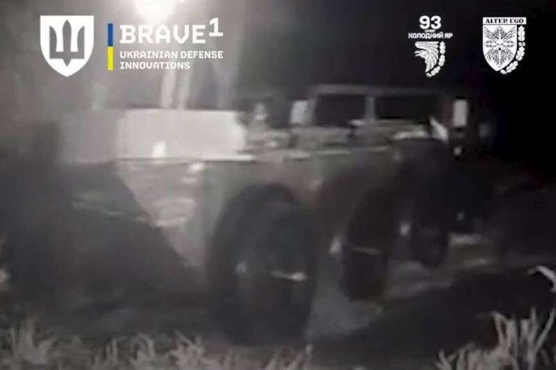 烏軍首度出動兩棲無人車補給前線 行駛超過40公里還可以渡河