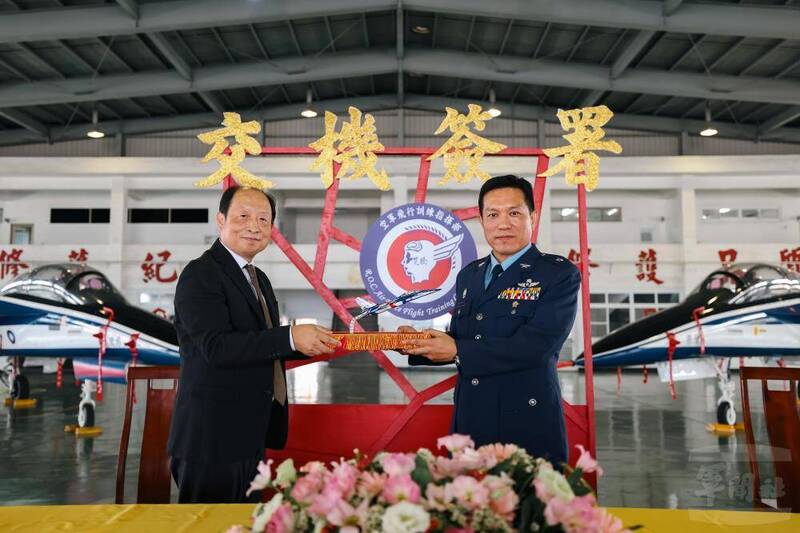 歷經9年研製！空軍66架勇鷹高教機全數交機 寫下國機國造新頁