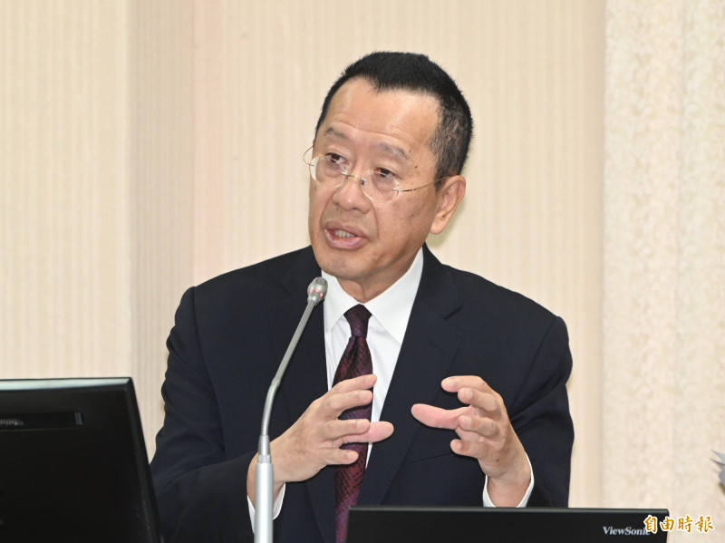 顧立雄證實阿帕契停飛 調配2型直升機輪值戰備