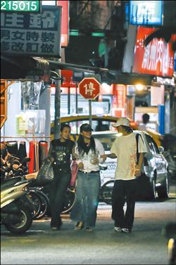 章家瑄撇沈世朋 搭張洛君3人行