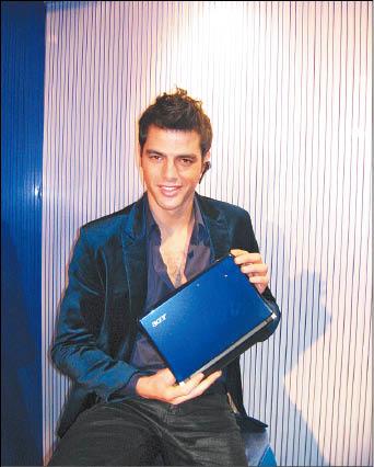 【流行消費】10吋小筆電激戰   新款持久更便宜