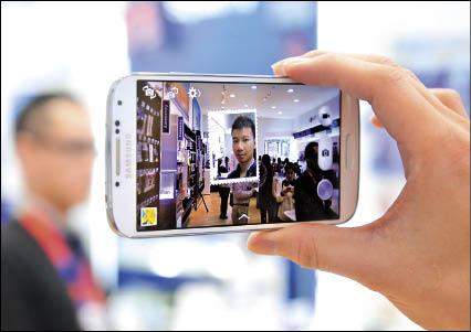 【流行消費】三星新機皇 S4駕到 白色預購人氣旺 32GB等5月上架