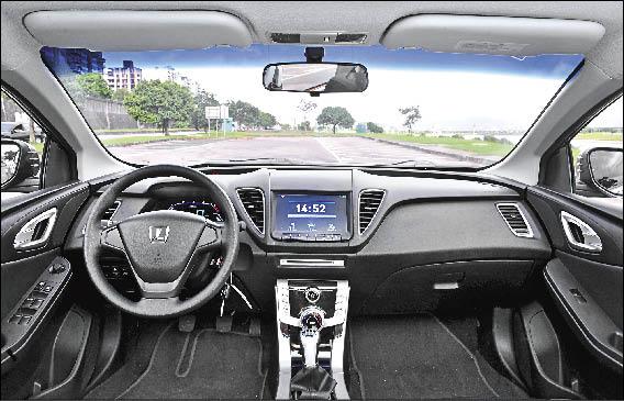 【流行消費】〈Luxgen5 Sedan 1.8T手排型試駕〉 國產唯一Turbo手排跑房車