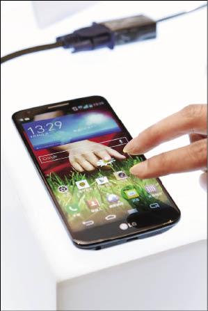 【流行消費】LG機皇 G2有背景 按鍵全設計在機背 10月底前購買送好禮