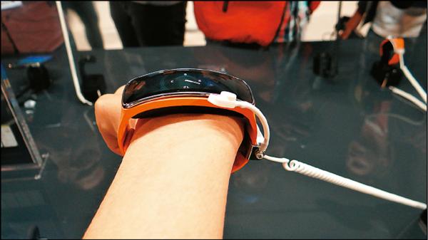 【流行消費】〈2014 MWC現場直擊 〉 三星S5四月登台 海外實測快報