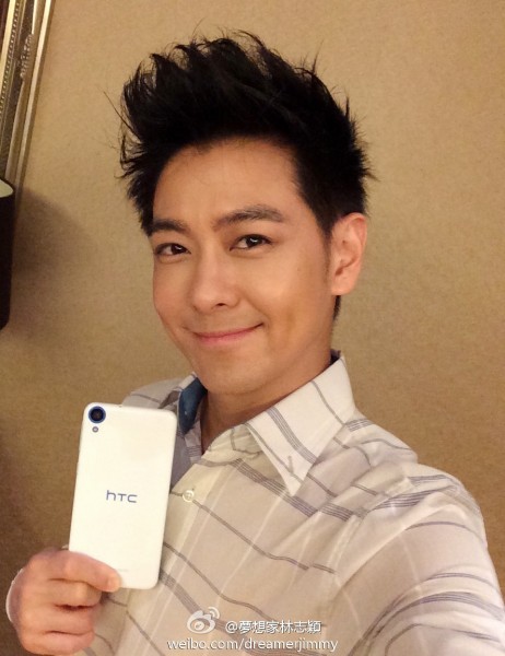 林志穎變心了！秀HTC手機讚上癮