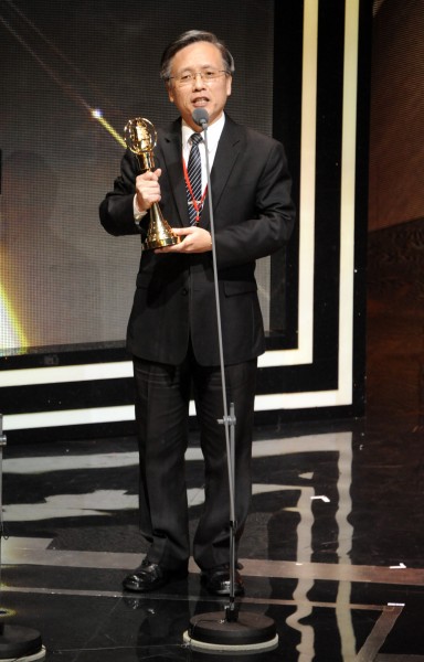 金鐘》外科醫生簡守信 奪教育文化節目主持人