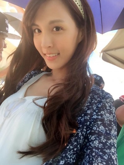 魏蔓開支票  爽送濕背秀