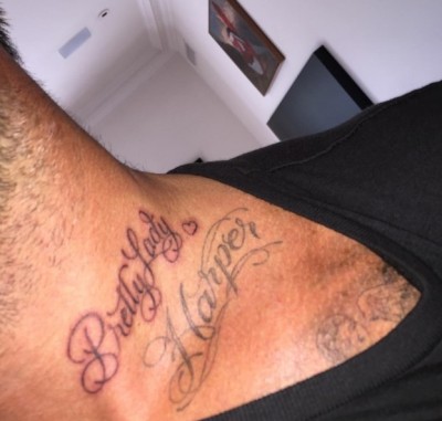 貝克漢離不開愛女  脖子刺青