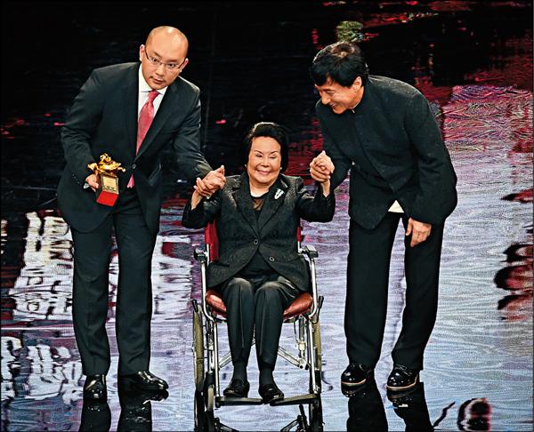 終身成就獎 92歲李麗華獲肯定