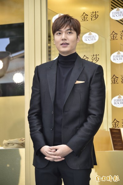 記者會翻譯卡卡 李敏鎬無辜喊：我講很多耶