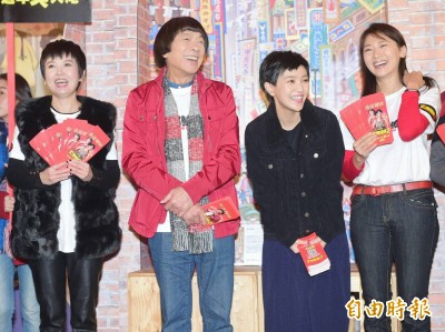 (影音)豬哥亮迪化街掃街 《大尾鱸鰻2》催票