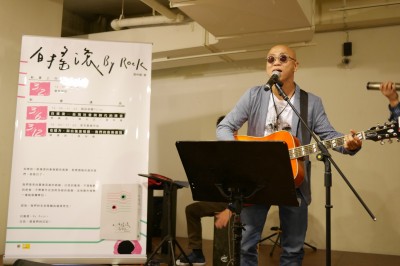 搖滾歌手老來得女 「至少要活到77歲」