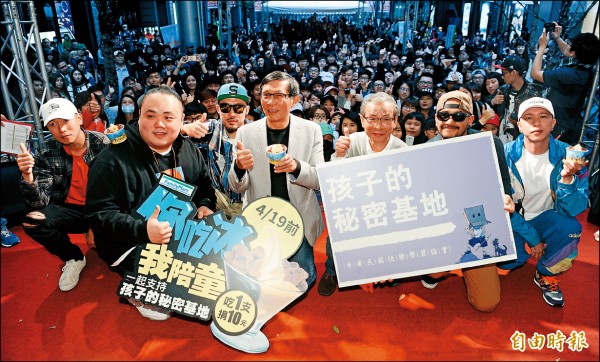 吳念真與「兄弟本色」飆嗓    笑嘲有礙觀瞻