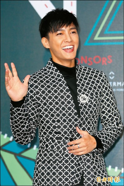 珍惜相聚時光 炎亞綸過年團聚親友