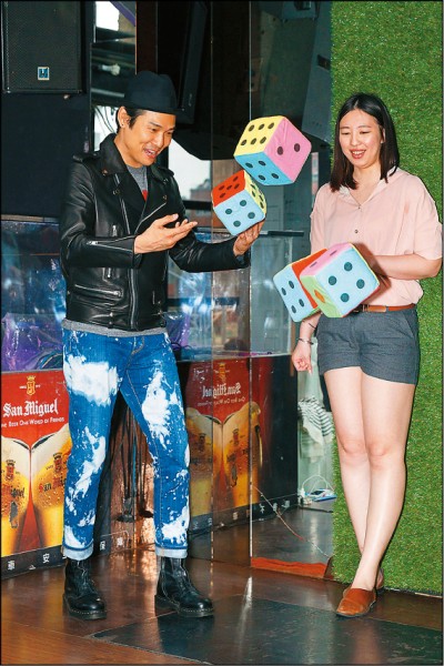 杜德偉比大小 搞得女粉超嗨