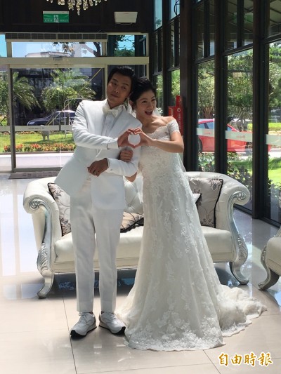 女星台上硬ㄍㄧㄥ演唱 下台滿口血嚇死人